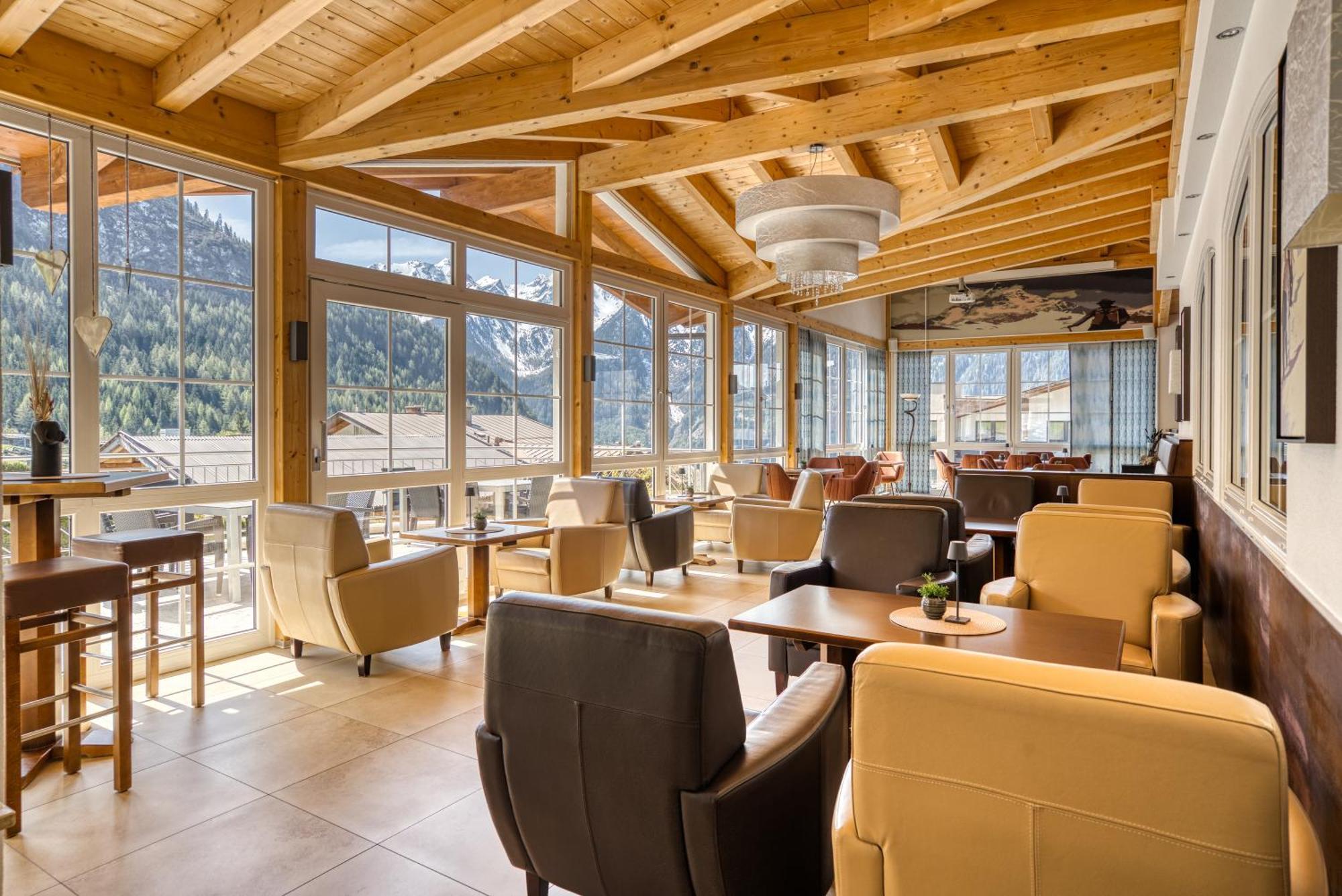 Hotel Alpen-Royal Jerzens Extérieur photo